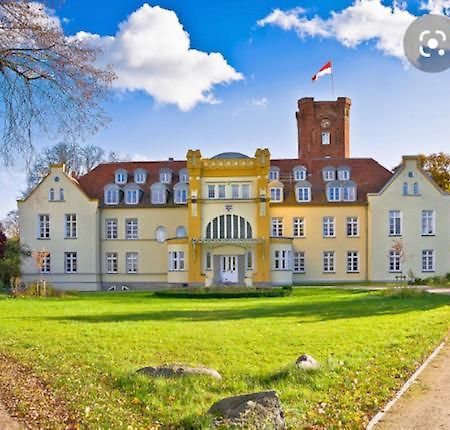 Schloss Lelkendorf Apartment Ulrichshusen Maisonette Fewo Mecklenburger Seenplatte Mit Dachterrasse Naehe Ostsee Экстерьер фото