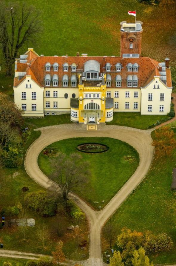 Schloss Lelkendorf Apartment Ulrichshusen Maisonette Fewo Mecklenburger Seenplatte Mit Dachterrasse Naehe Ostsee Экстерьер фото